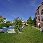 Tina * Novigrad Istria