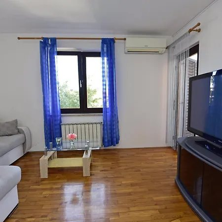 Tina * Novigrad Istria