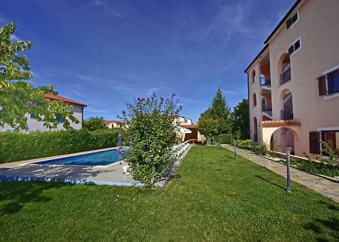 Tina * Novigrad Istria