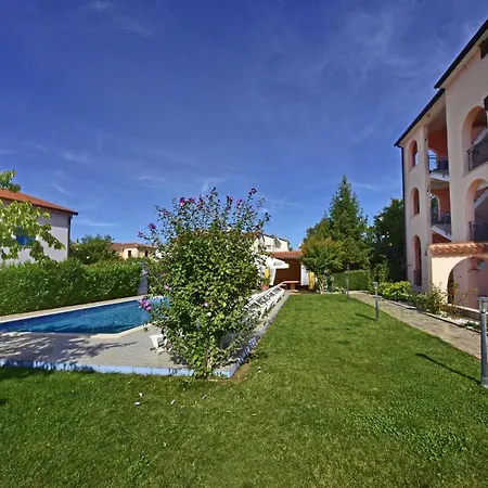 Tina * Novigrad Istria
