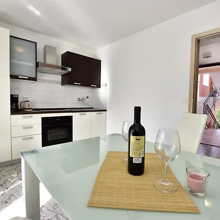 Apartament Tina