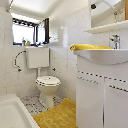 Tina * Novigrad Istria