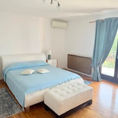 Tina Apartman *